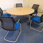 Orangebox Used Round Meeting Table Circular Office Desk + 6 Blue Chairs Set