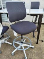 Steelcase Be-Free High Table 160cm + 4 Cobi Chairs – Collaborative Office Set - Image 39