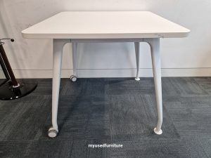 Meeting table