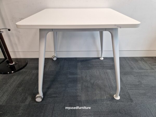 Meeting table