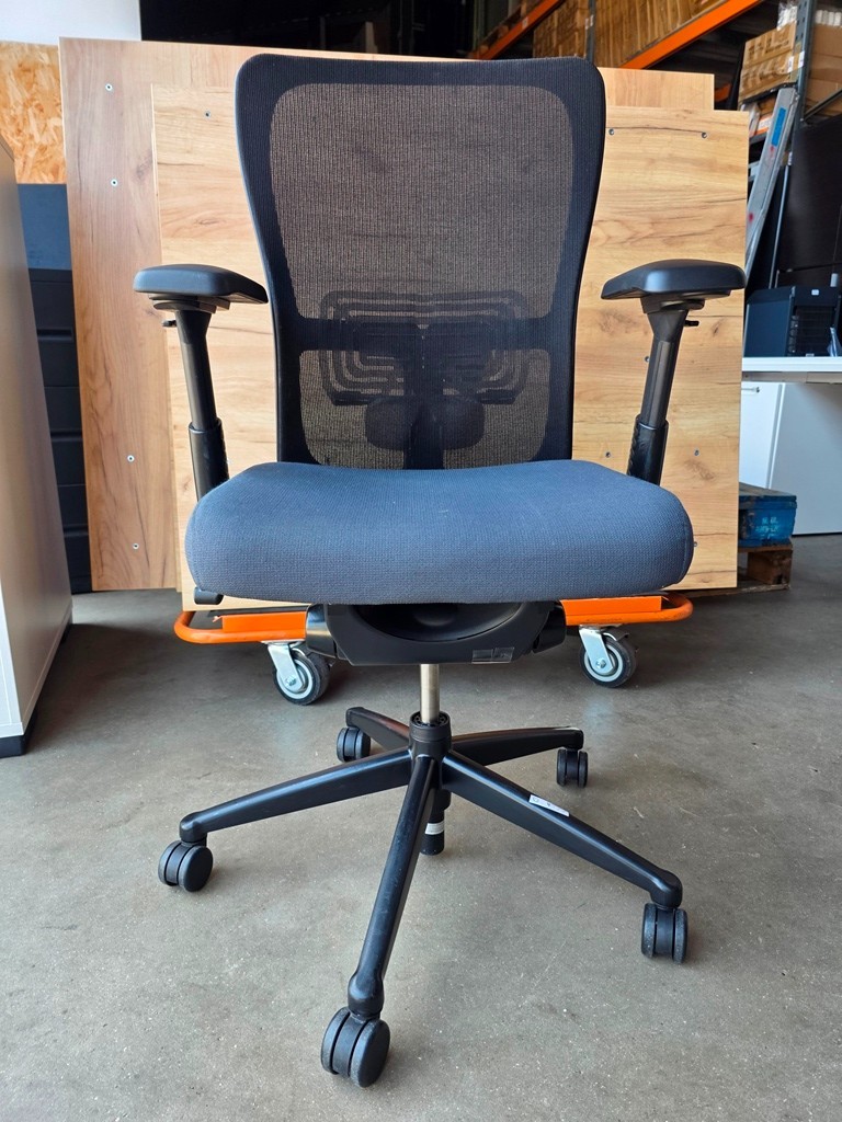 57-483 Haworth Zody Comforto Ergonomic Mesh Task Office Chair | Grey Seat | Adjustable - Image 1