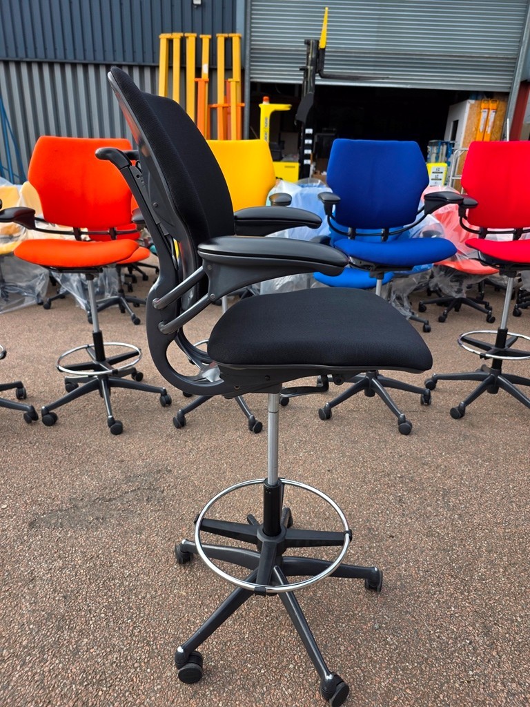 Humanscale-Freedom-Draughtsman-Chair-Black.jpg 