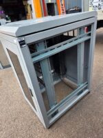 20U Freestanding Server Rack Cabinet with Patch Panels and Castors - Grey - Image 6