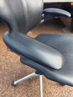 Humanscale Freedom Office Chair - Black Leather and Chrome Frame, Ergonomic Seat - Image 9