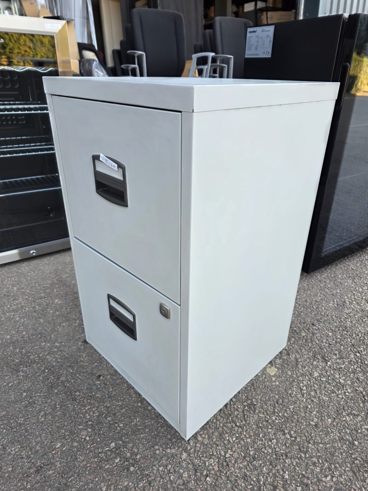 57-290 A4 Metal Filing Cabinet - 2 Drawer White Lockable Office Storage - 67cm - Image 1