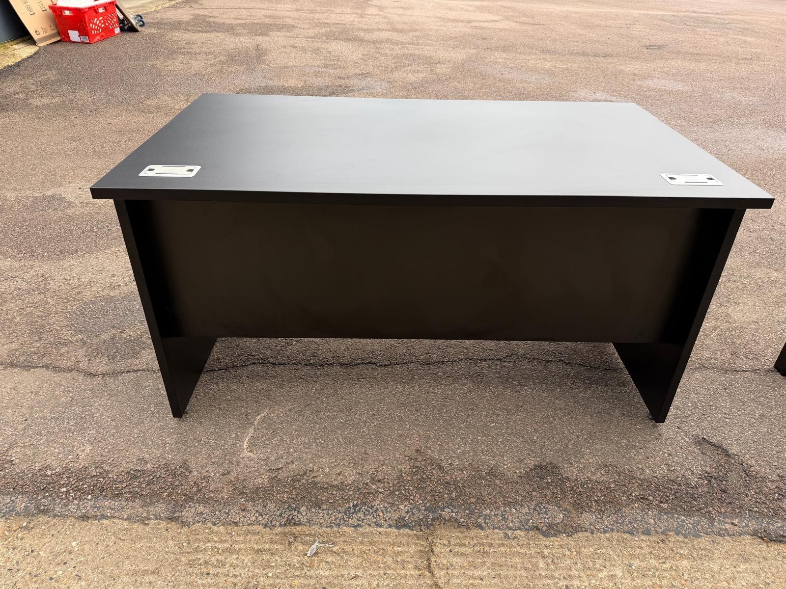 57-106 Black Office Desk w/ Cable Ports, Modesty Panel Free Standing Workstation 140 cm - Image 1